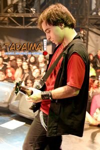 Matheus, vocalista e guitarrista da banda